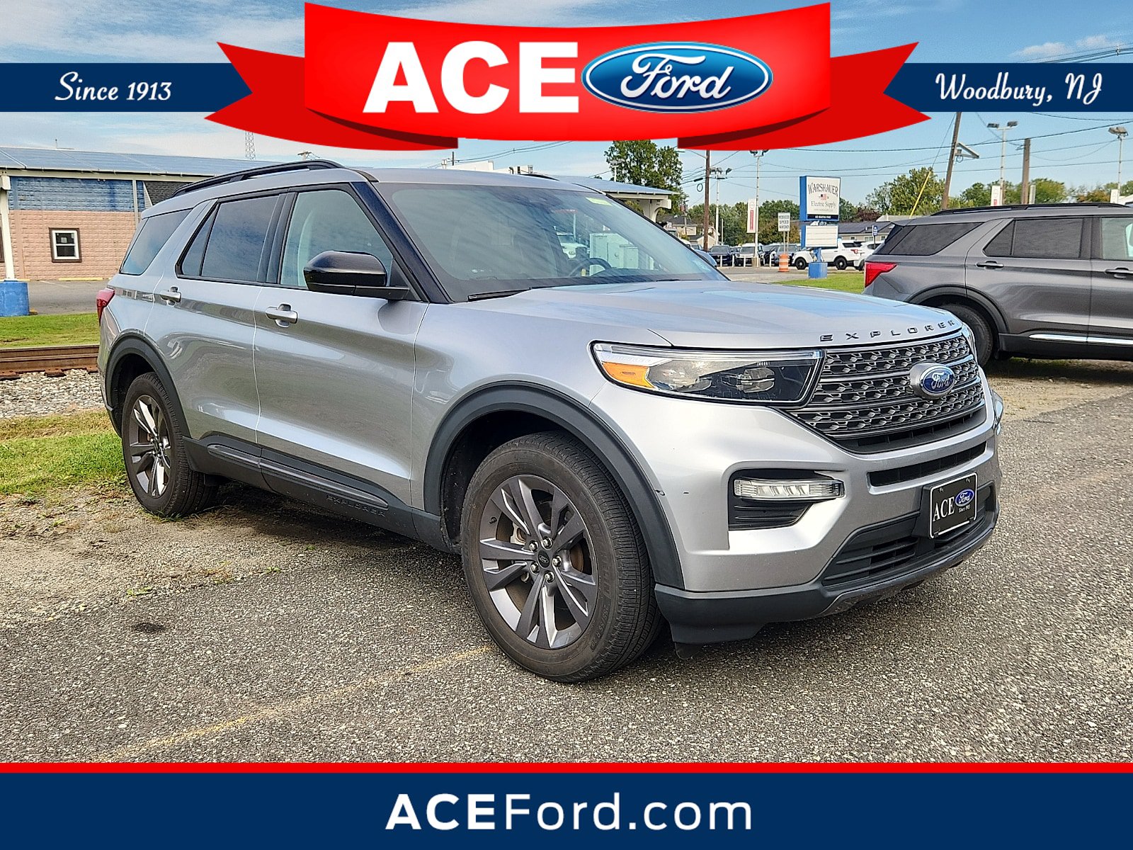 Used 2022 Ford Explorer XLT w/ Equipment Group 202A AWD/4WD image 1