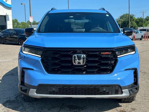 Used 2025 Honda Pilot TrailSport image 2