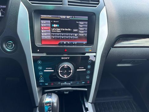 Used 2014 Ford Explorer Limited w/ Equipment Group 302A AWD/4WD image 17