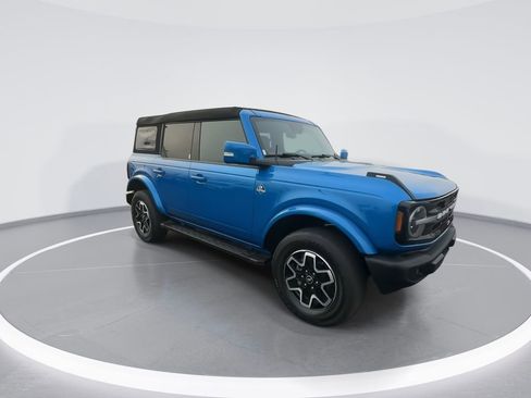 Used 2023 Ford Bronco Outer Banks AWD/4WD image 2