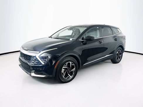 Used 2025 Kia Sportage LX image 3