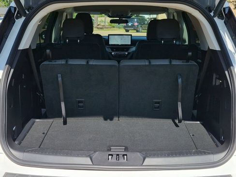 Used 2025 Ford Explorer Active w/ Active Comfort Package RWD image 9