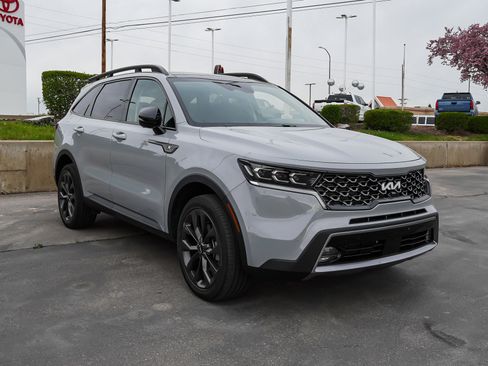 Used 2023 Kia Sorento SX Prestige image 2