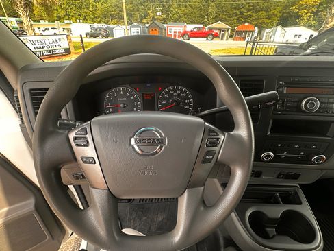 Used 2015 Nissan NV 2500 SV image 17