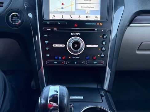 Used 2018 Ford Explorer Limited FWD image 9