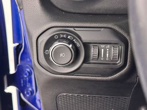 Used 2019 Jeep Wrangler Unlimited Sahara AWD/4WD image 33