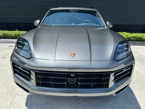 Certified 2024 Porsche Cayenne AWD/4WD image 8