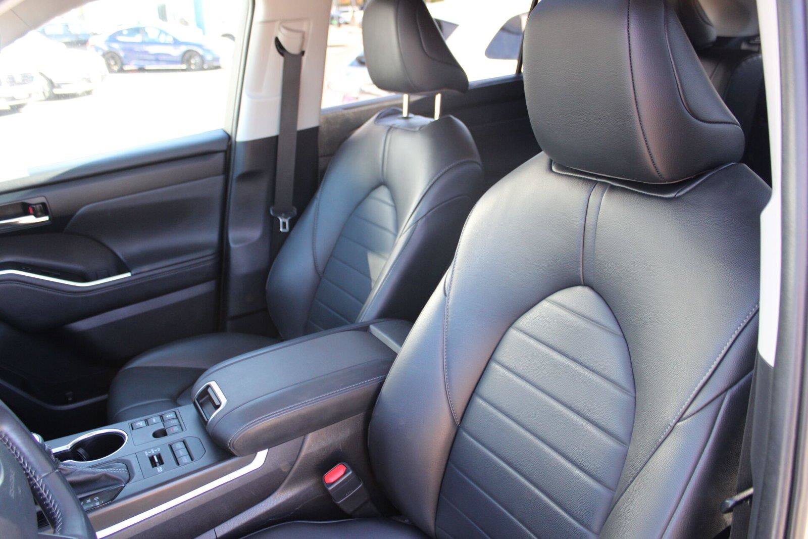 Used 2024 Toyota Highlander XLE AWD/4WD image 23