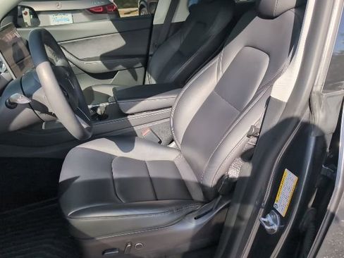 Used 2022 Tesla Model Y Performance image 9