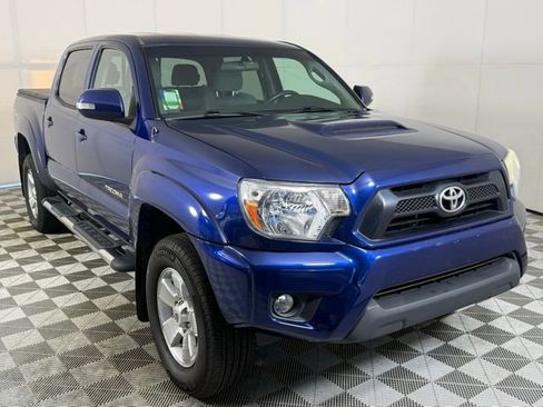 Used 2014 Toyota Tacoma PreRunner w/ TRD Sport Package image 9