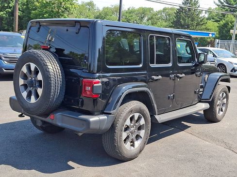 Used 2022 Jeep Wrangler Unlimited Sahara w/ Dual Top Group AWD/4WD image 6