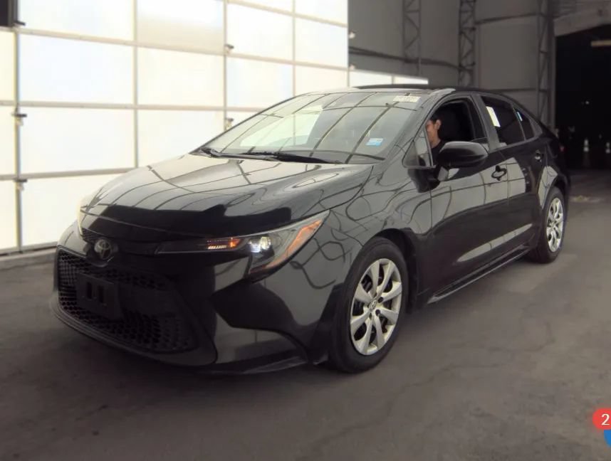 Used 2021 Toyota Corolla LE FWD image 1