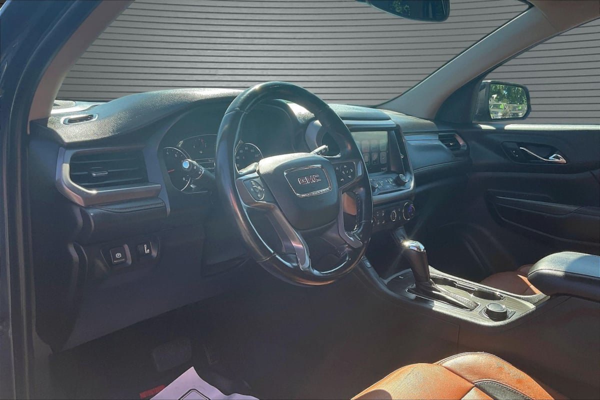 Used 2018 GMC Acadia SLT AWD/4WD image 16
