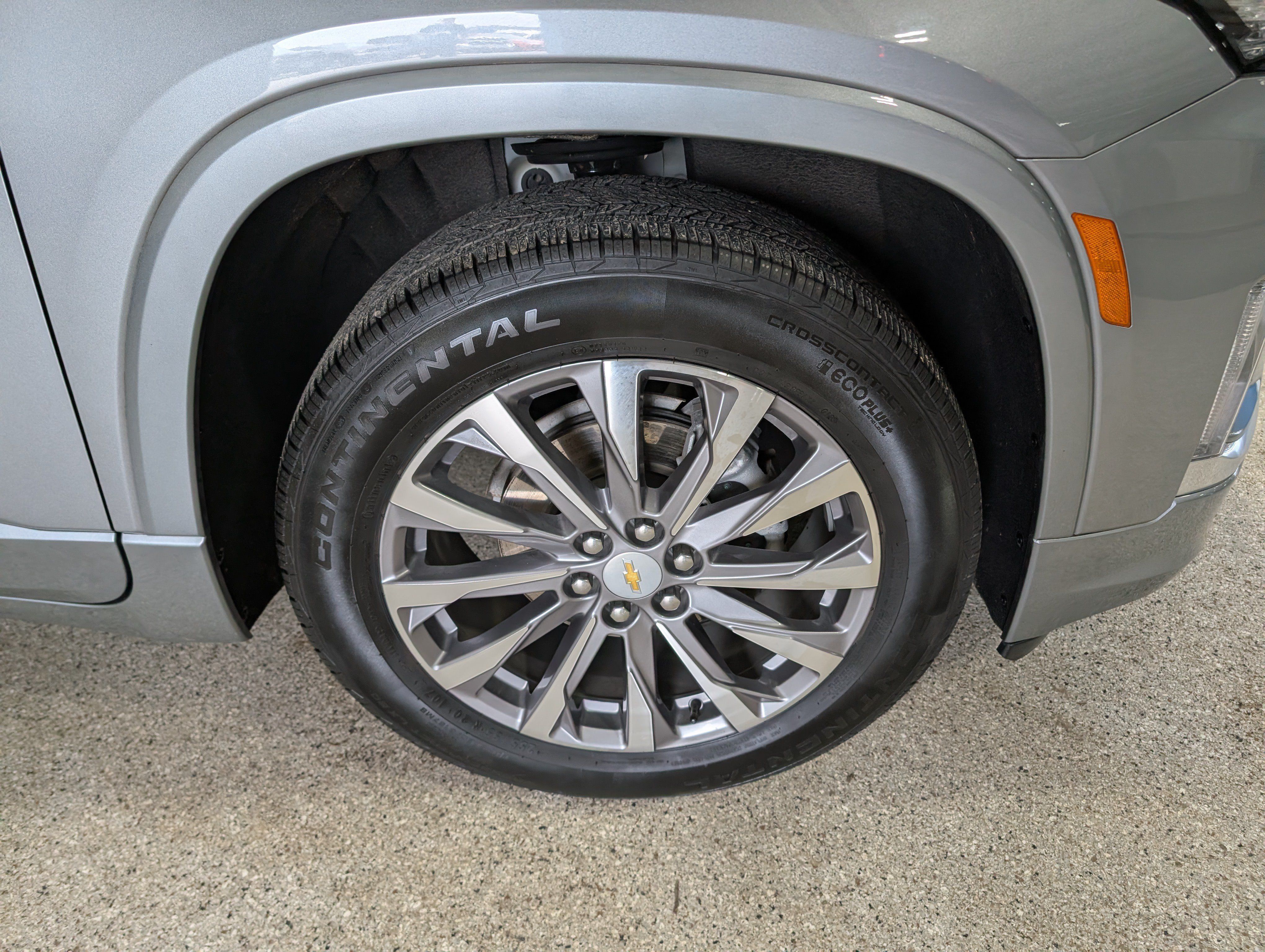 Used 2023 Chevrolet Traverse Premier FWD image 12