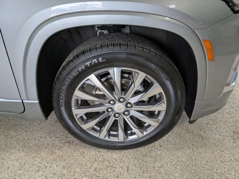 Used 2023 Chevrolet Traverse Premier FWD image 12
