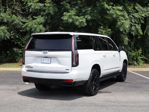 Used 2022 Cadillac Escalade ESV Sport w/ Touring Package AWD/4WD image 7