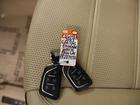 Used 2023 Cadillac Escalade Premium Luxury w/ Performance Package image 28