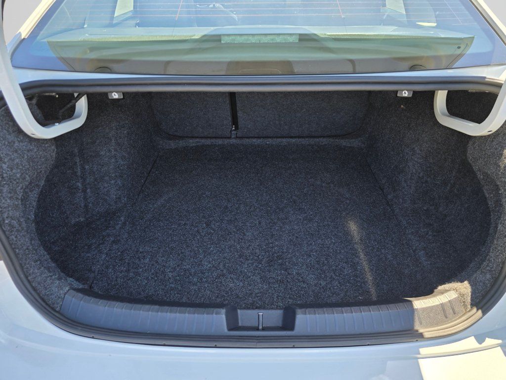Used 2024 Volkswagen Jetta SE FWD image 18