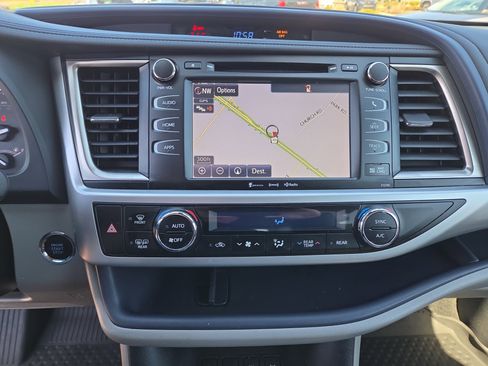 Certified 2019 Toyota Highlander XLE image 24