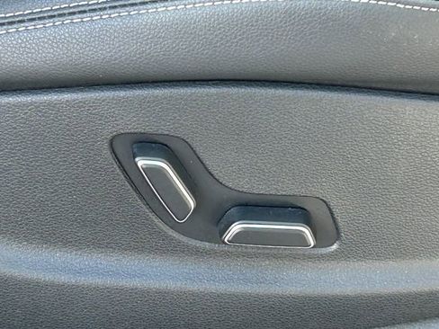 Used 2025 Genesis GV70 2.5T image 37