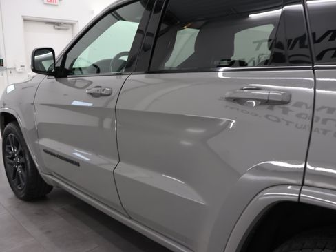 Used 2020 Jeep Grand Cherokee Altitude AWD/4WD image 33