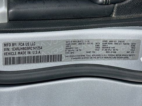Used 2024 Jeep Grand Cherokee Limited AWD/4WD image 37