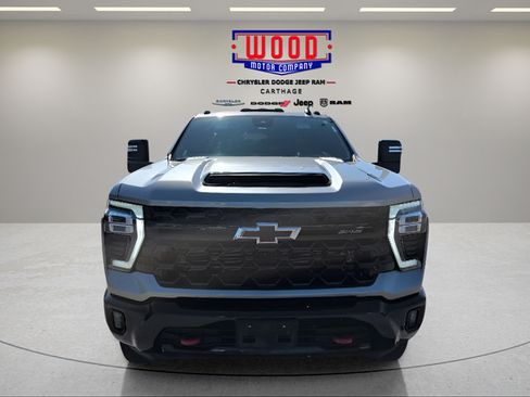 Used 2024 Chevrolet Silverado 2500 ZR2 w/ Technology Package AWD/4WD image 8