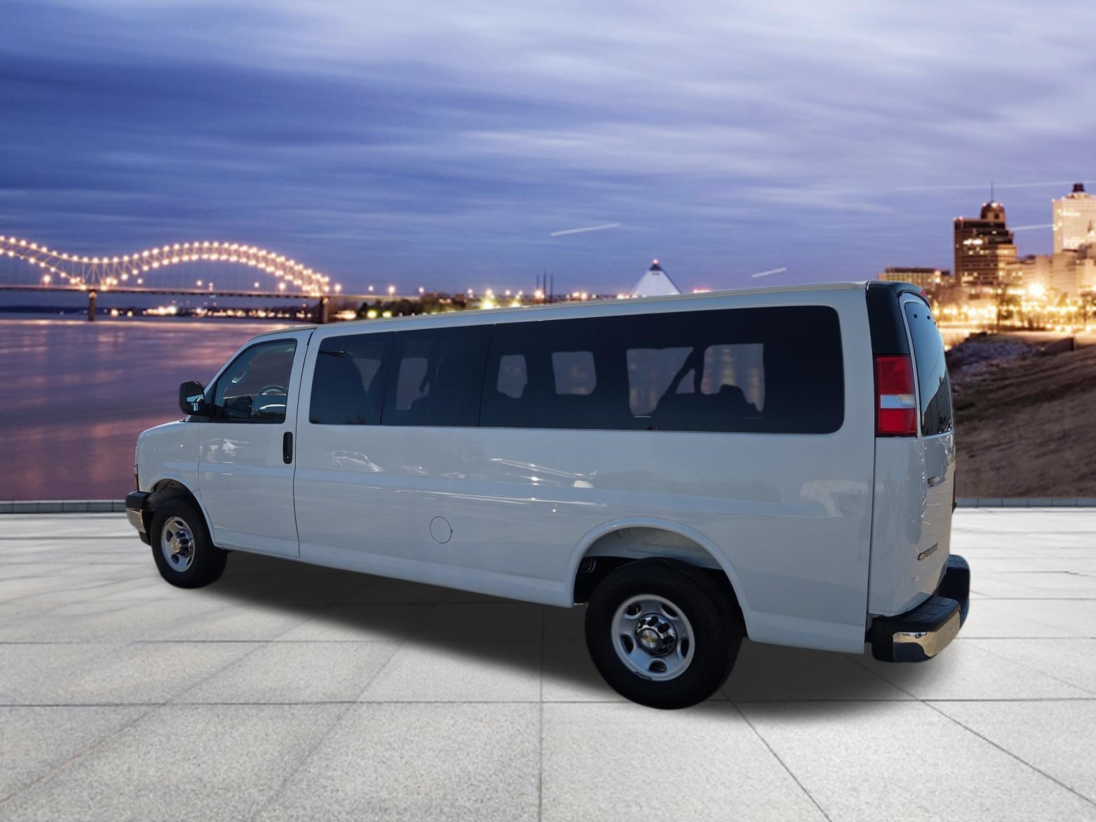 Used 2025 Chevrolet Express 3500 LT w/ LT Preferred Equipment Group RWD image 3