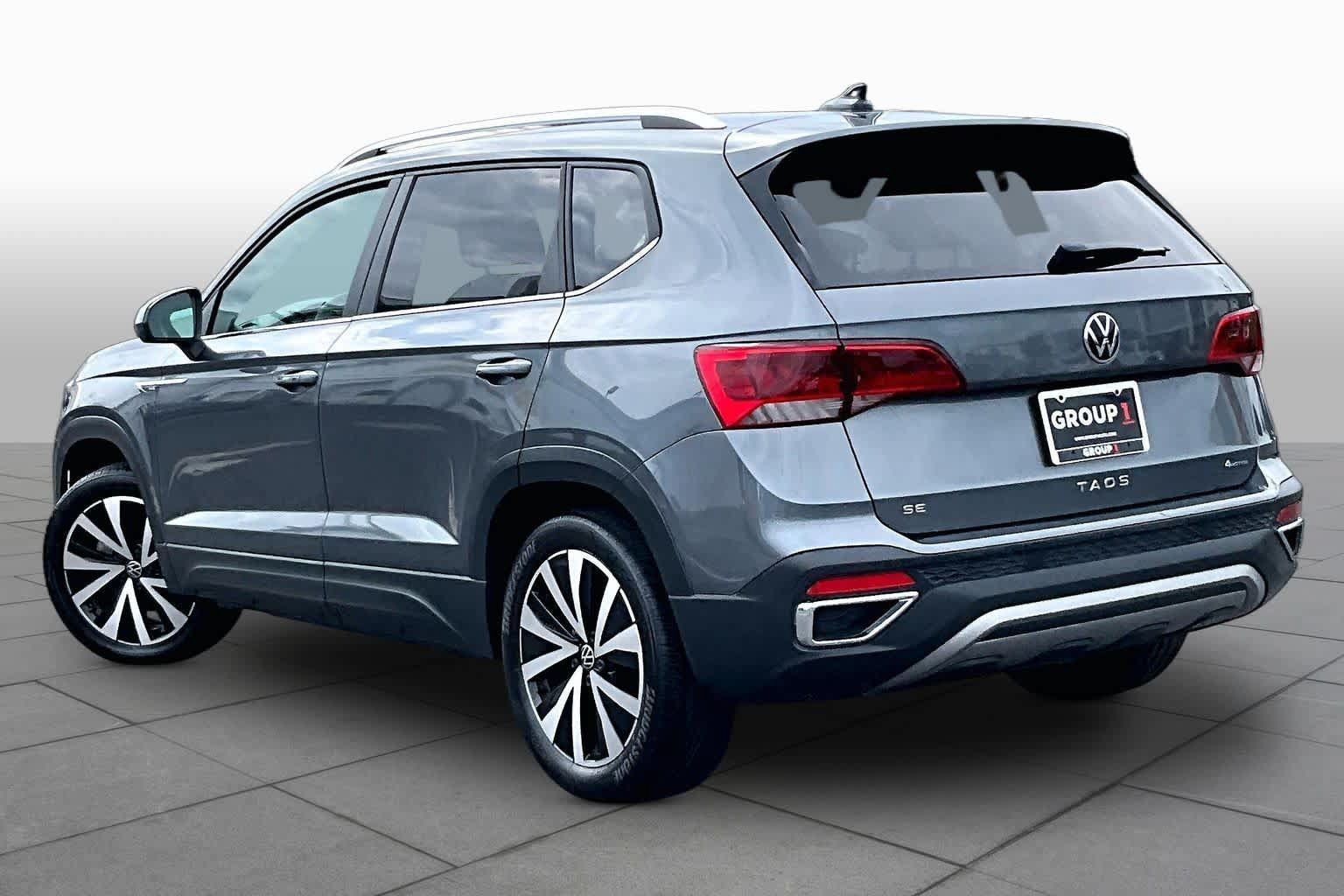 Used 2023 Volkswagen Taos SE w/ Panoramic Sunroof Package AWD/4WD image 12