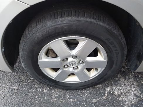 Used 2010 Toyota Sienna LE FWD image 4