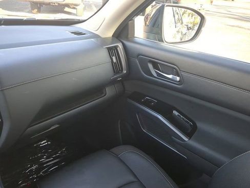 Used 2023 Nissan Pathfinder SL w/ SL Premium Package image 16