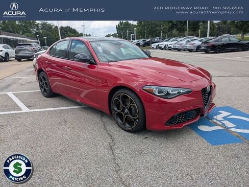 Used 2025 Alfa Romeo Giulia AWD w/ Driving Assist Package image 9