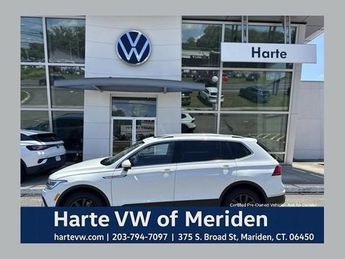 Certified 2024 Volkswagen Tiguan SE AWD/4WD image 1