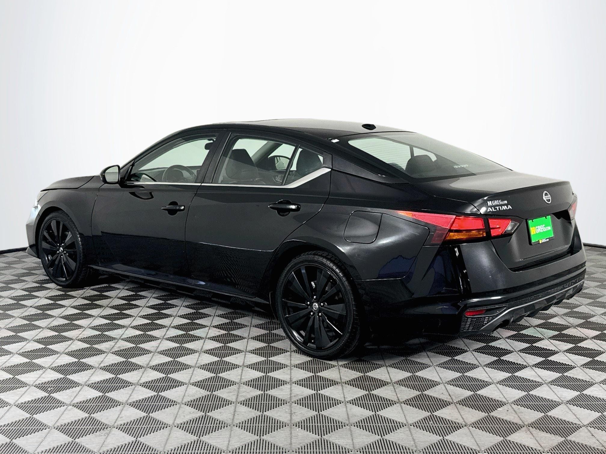 Used 2019 Nissan Altima 2.5 SR FWD image 11