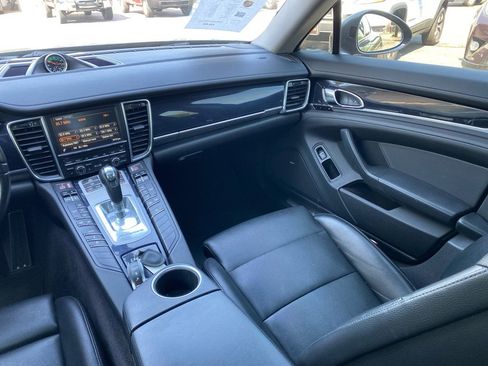 Used 2016 Porsche Panamera image 17