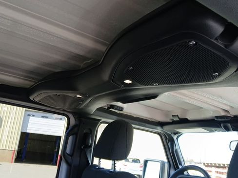 Used 2025 Jeep Wrangler Willys image 63