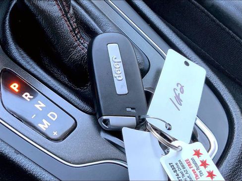 Used 2021 Jeep Cherokee Trailhawk w/ Comfort/Convenience Group AWD/4WD image 12