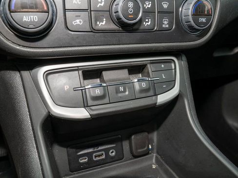 Used 2023 GMC Terrain SLT image 15