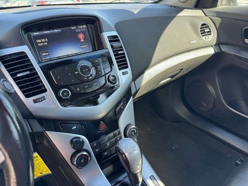 Used 2016 Chevrolet Cruze LT image 9