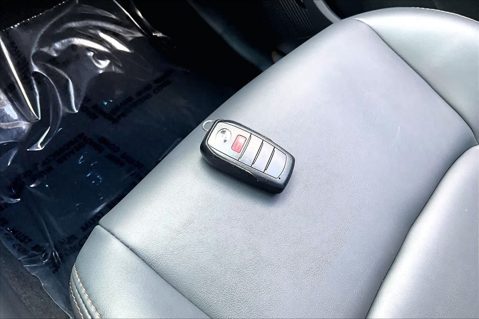Used 2023 Toyota Venza XLE AWD/4WD image 14