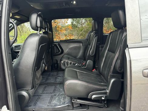 Used 2018 Dodge Grand Caravan GT image 12