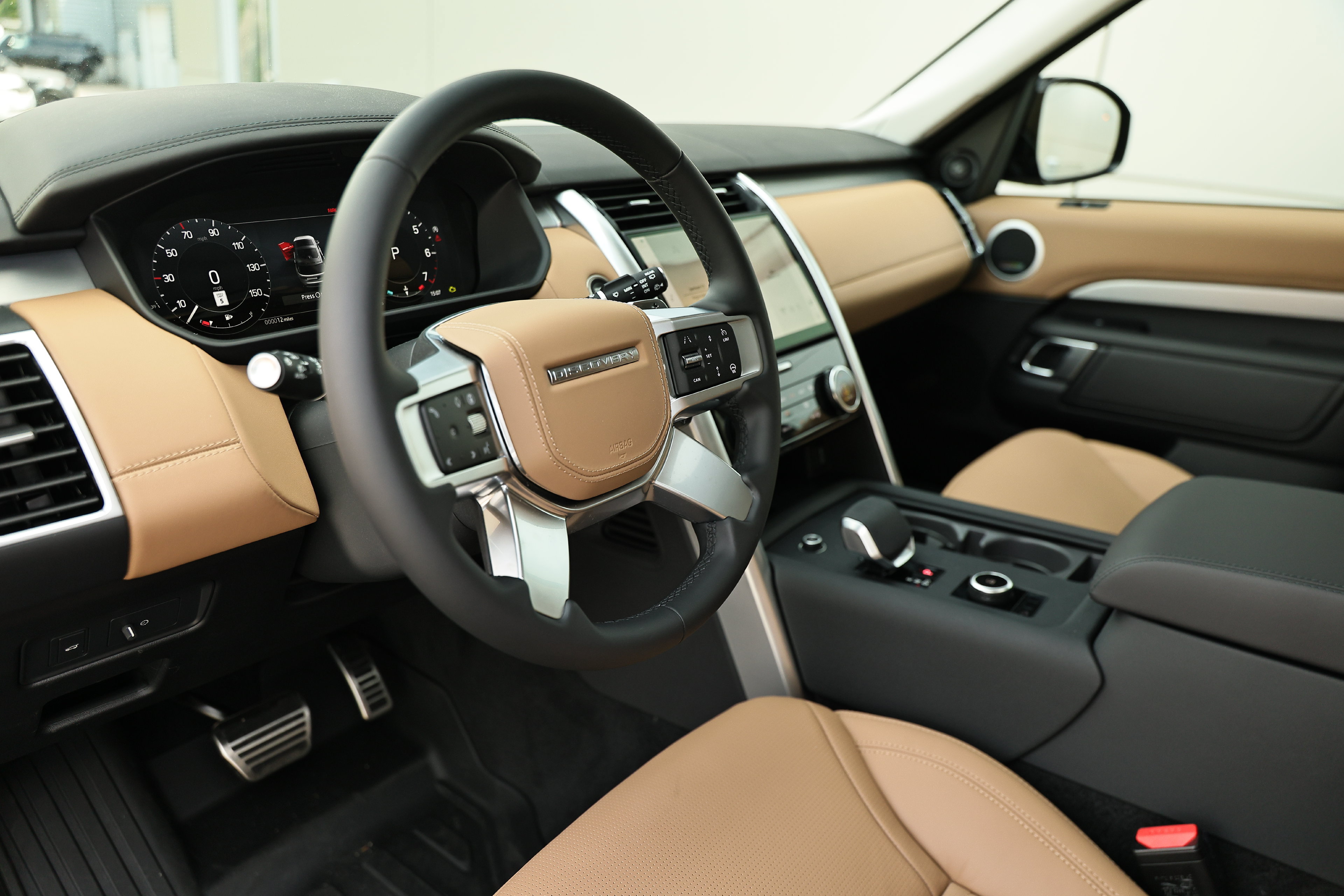 New 2026 Land Rover Discovery Limited Edition AWD/4WD image 30