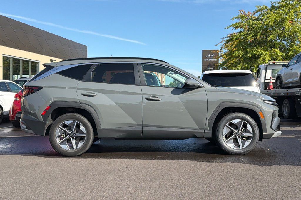 Certified 2025 Hyundai Tucson SEL AWD/4WD image 3