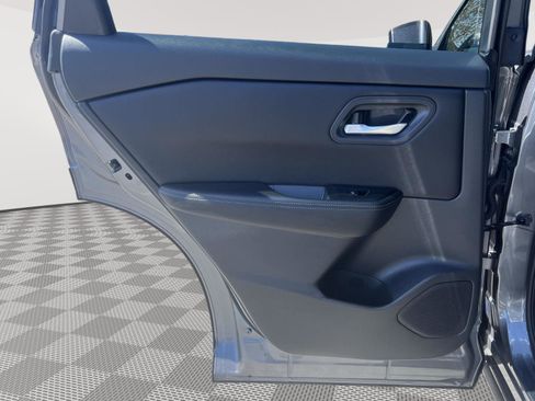 Certified 2025 Nissan Rogue SV AWD/4WD image 10