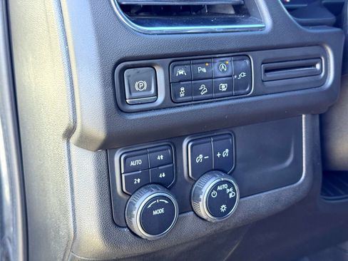 Used 2022 Chevrolet Tahoe Z71 w/ Luxury Package image 15