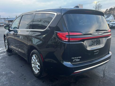 Used 2023 Chrysler Pacifica Touring-L image 22
