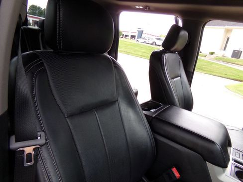 Used 2018 Ford F150 Lariat w/ Equipment Group 502A Luxury AWD/4WD image 25