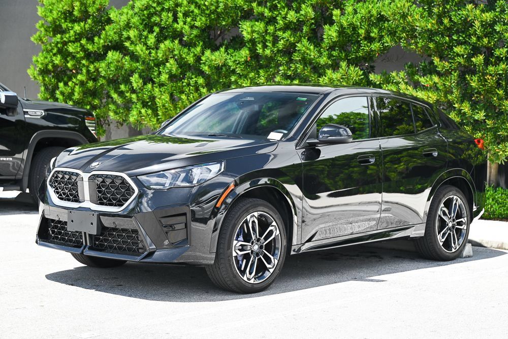 Used 2026 BMW X2 xDrive28i AWD/4WD image 1