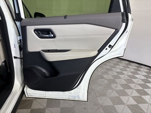 Used 2023 Nissan Rogue SL w/ SL Premium Package image 25