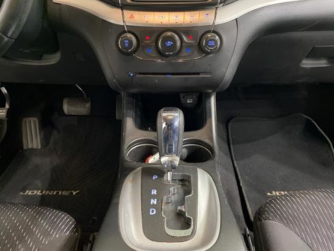 Used 2017 Dodge Journey SE w/ Flexible Seating Group image 15